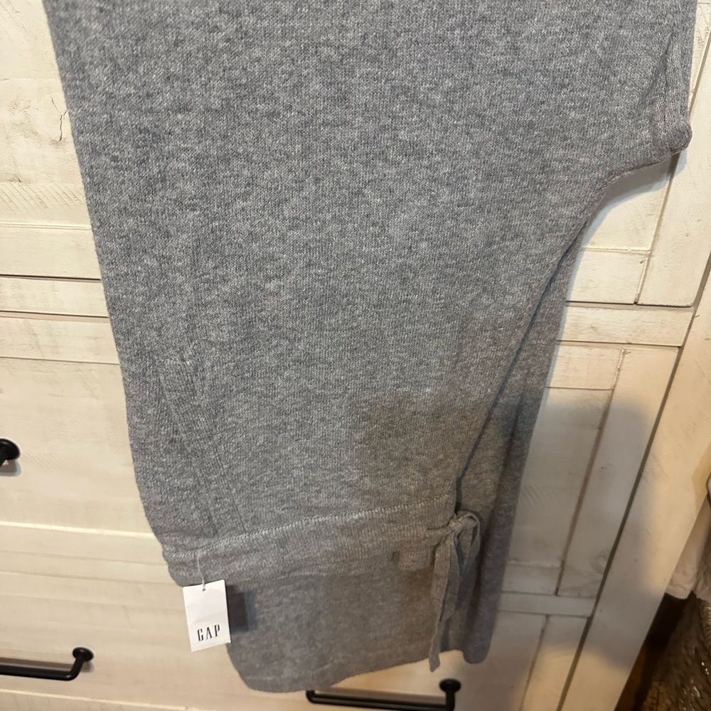 Gap gray sweater style pants